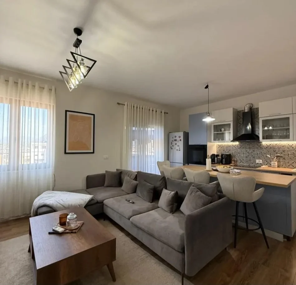 Tirane, shitet apartament 1+1 Kati 6, 71 m² 110.000 € (Kinostudio)