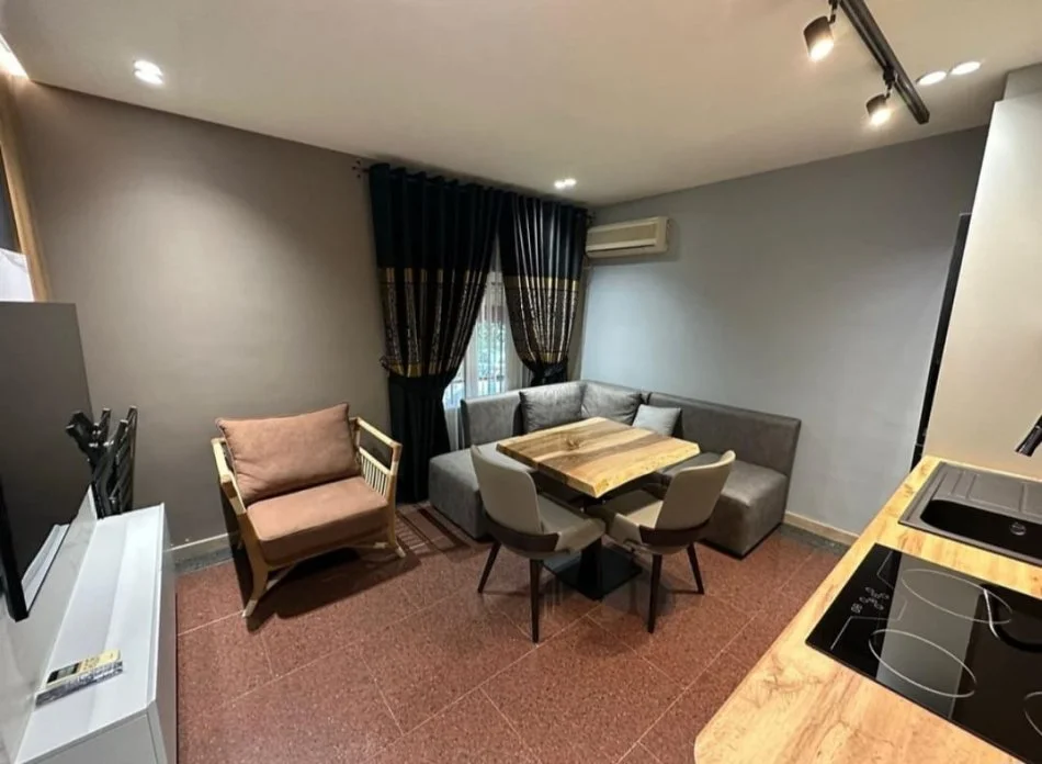 Tirane, jepet me qera apartament 1+1 Kati 1, 60 m² 700 € (Shallvaret)