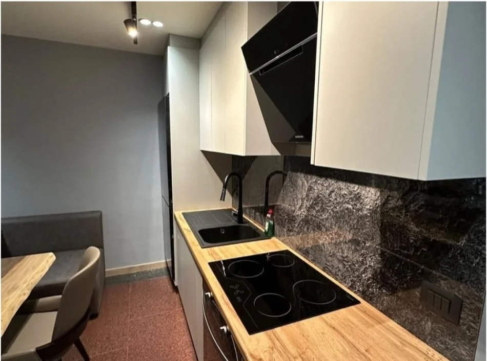 Tirane, jepet me qera apartament 1+1 Kati 1, 60 m² 700 € (Shallvaret)