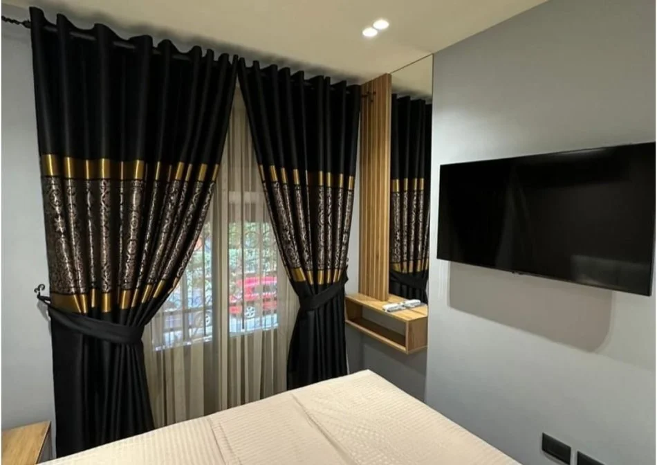 Tirane, jepet me qera apartament 1+1 Kati 1, 60 m² 700 € (Shallvaret)