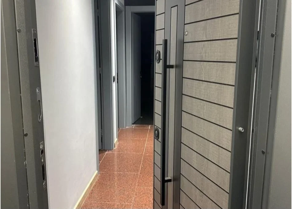 Tirane, jepet me qera apartament 1+1 Kati 1, 60 m² 700 € (Shallvaret)