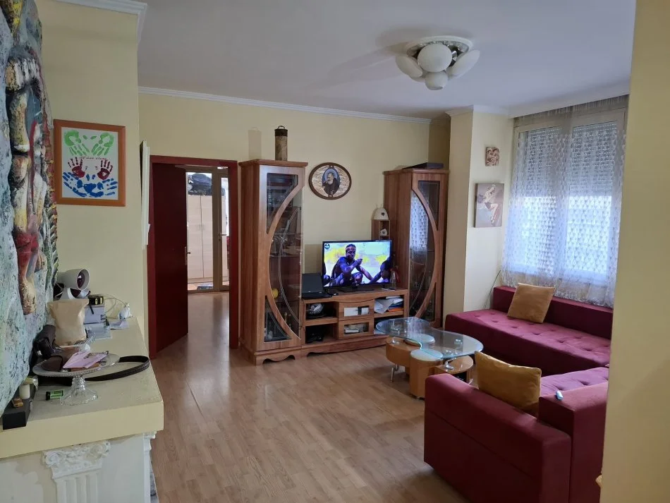 Tirane, shitet apartament 1+1 Kati 2, 70 m² 170.000 € (Rruga elbasanit)