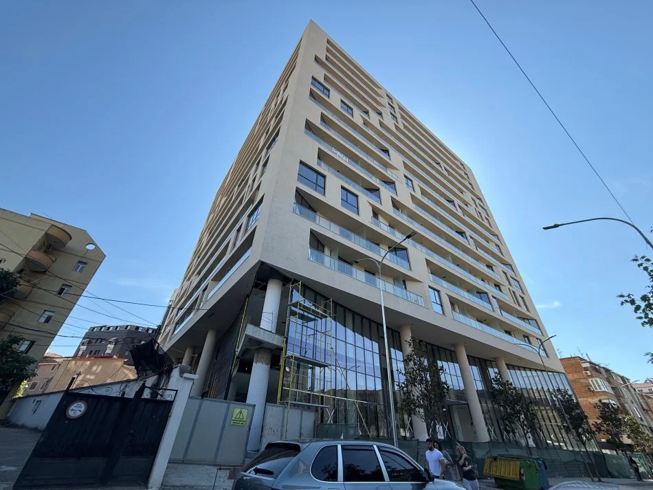 Tirane, shitet apartament 1+1+Ballkon Kati 13, 75 m² 171.350 € (Rruga Mine Peza)
