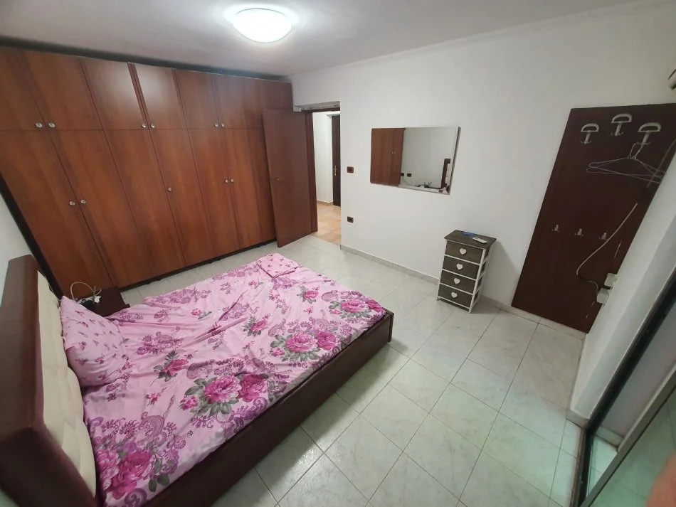 Tirane, shitet apartament 2+1 Kati 3, 100 m² 260.000 € 