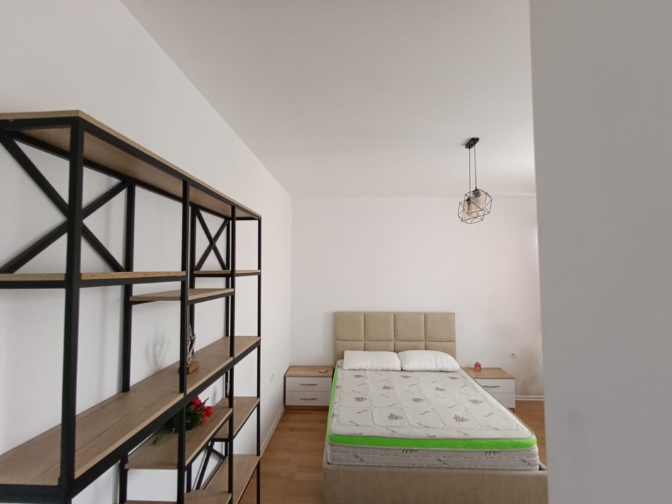 Tirane, jepet me qera 2+1+Aneks+Ballkon Kati 9, 90 m² 800 € (Tek ura kristal mundesi dhe per airbnb)