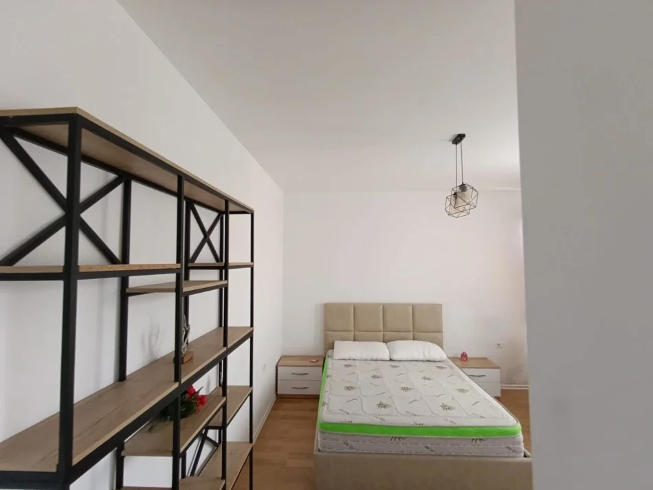 jepet me qera apartament Kati 9, 85 m² 700 € (Tek ura kristal center)