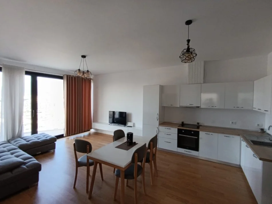 Tirane, jepet me qera apartament 2+1+Aneks+Ballkon Kati 9, 88 m² 650 € (Ura big market)