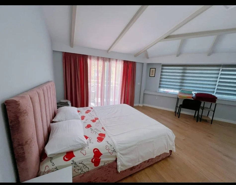 Tirane, jepet me qera apartament 2+1 Kati 8, 120 m² 900 € (Shkolla baletit)