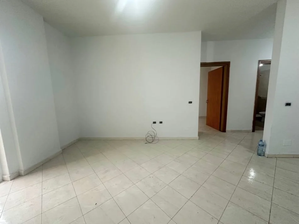 Tirane, shitet apartament 1+1 Kati 4, 65 m² 110.000 € (Dritan hoxha)