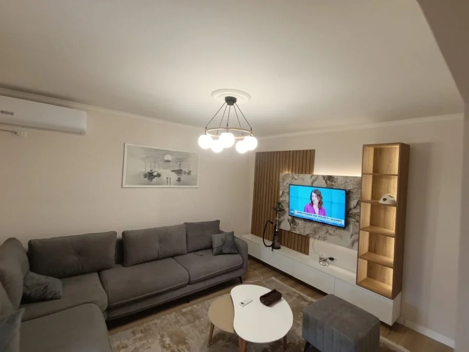 Tirane, jepet me qera apartament 1+1+Aneks+Ballkon Kati 4, 65 m² 450 € (Shkolla bashkuar)