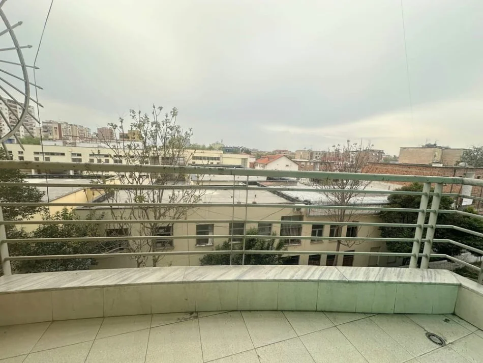Tirane, shitet apartament 1+1 Kati 4, 65 m² 110.000 € (Dritan hoxha)
