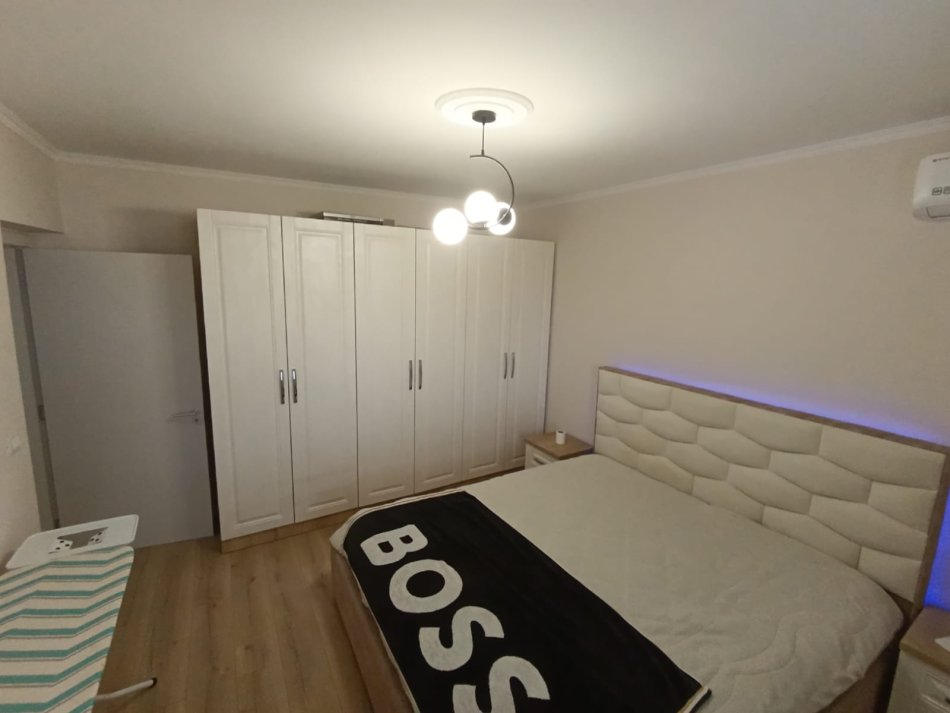 Tirane, jepet me qera apartament 1+1+Aneks+Ballkon Kati 4, 65 m² 450 € (Tek shkolla bashkuar)
