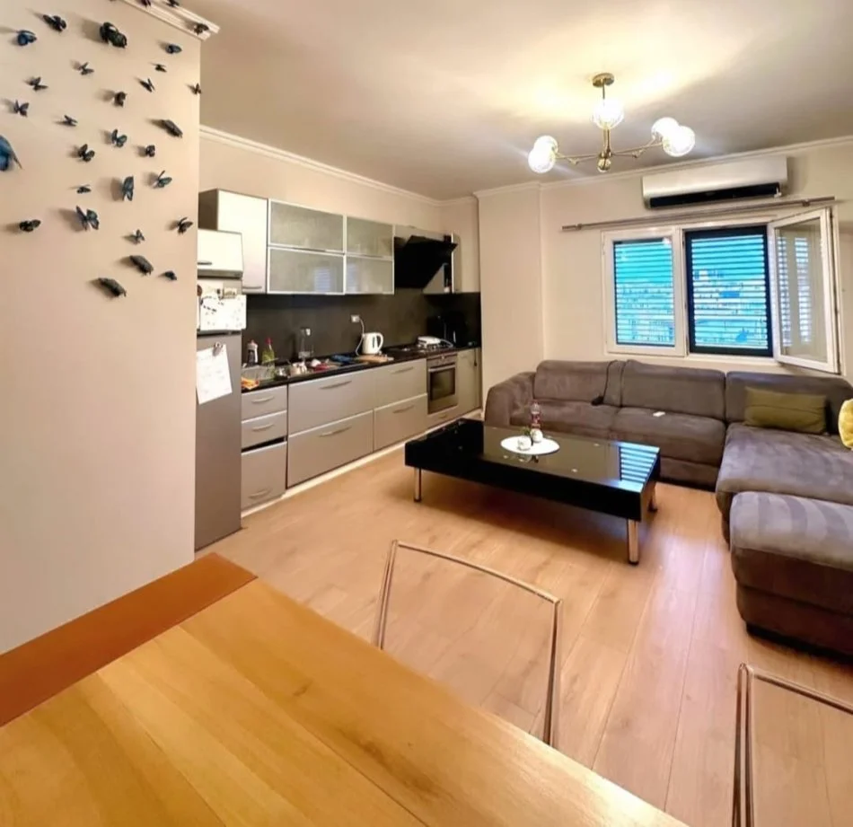 Tirane, shitet apartament 2+1 Kati 6, 100 m² 194.000 € (21 dhjetori)