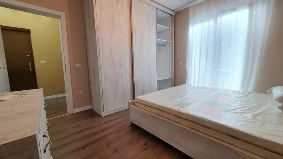 Tirane, jepet me qera apartament 2+1 Kati 4, 60 m² 700 € 