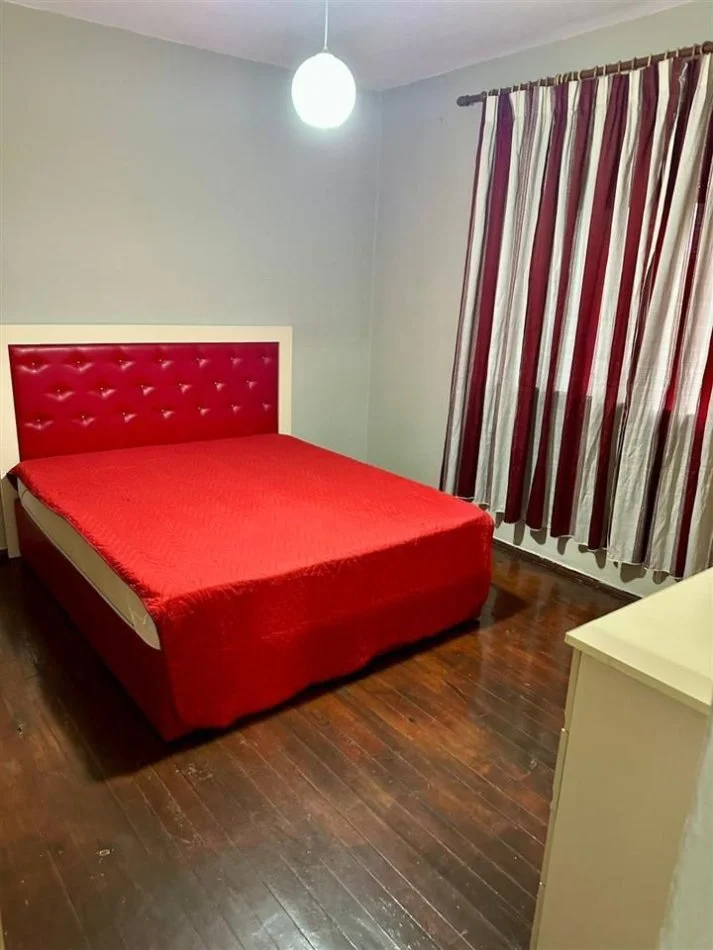 Tirane, jepet me qera apartament 2+1 Kati 4, 550 € (Ali demi)
