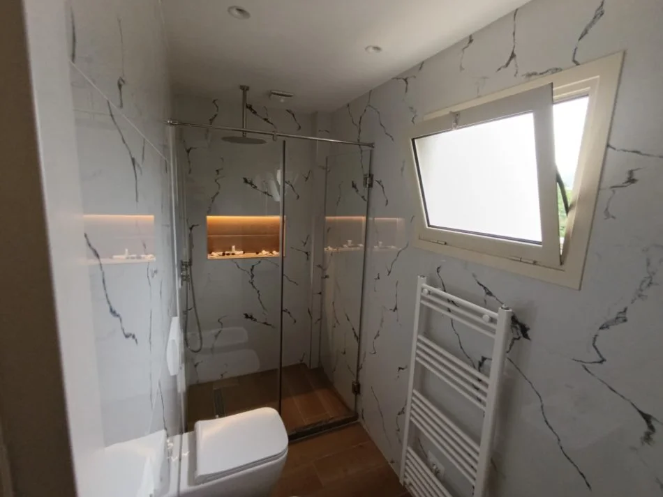Tirane, jepet me qera apartament 1+1+Aneks+Ballkon Kati 4, 65 m² 450 € (Tek shkolla bashkuar)