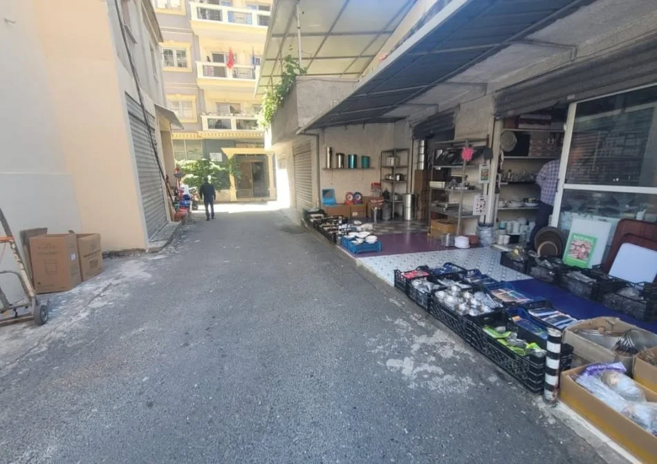 Tirane, jepet me qera dyqan Kati 0, 61 m² 75.000 € (Tregu çam)