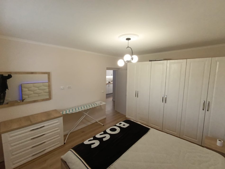 Tirane, jepet me qera apartament 1+1+Aneks+Ballkon Kati 4, 65 m² 450 € (Tek shkolla bashkuar)