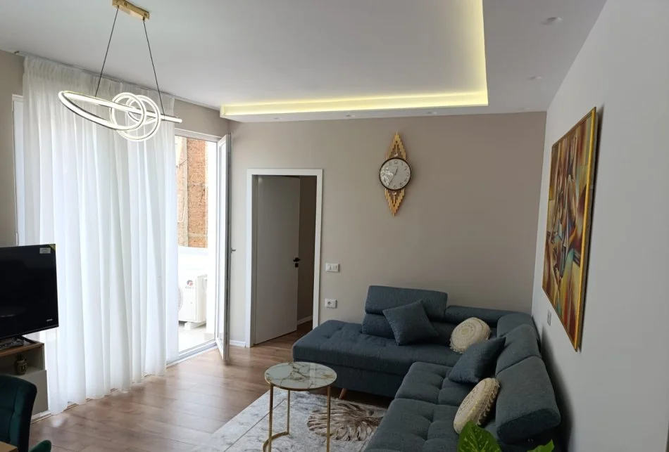 Tirane, jepet me qera apartament 2+1+Aneks+Ballkon Kati 3, 106 m² 1.000 € (Qender)
