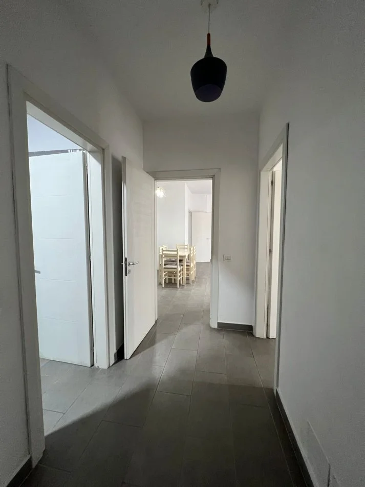 Tirane, shitet apartament 2+1+Ballkon,Kati 5,PALLAT 8 KATESH.SIPERFAQE111 m²= 103.000 € (KAMEZ,BULEVARDI BLU)