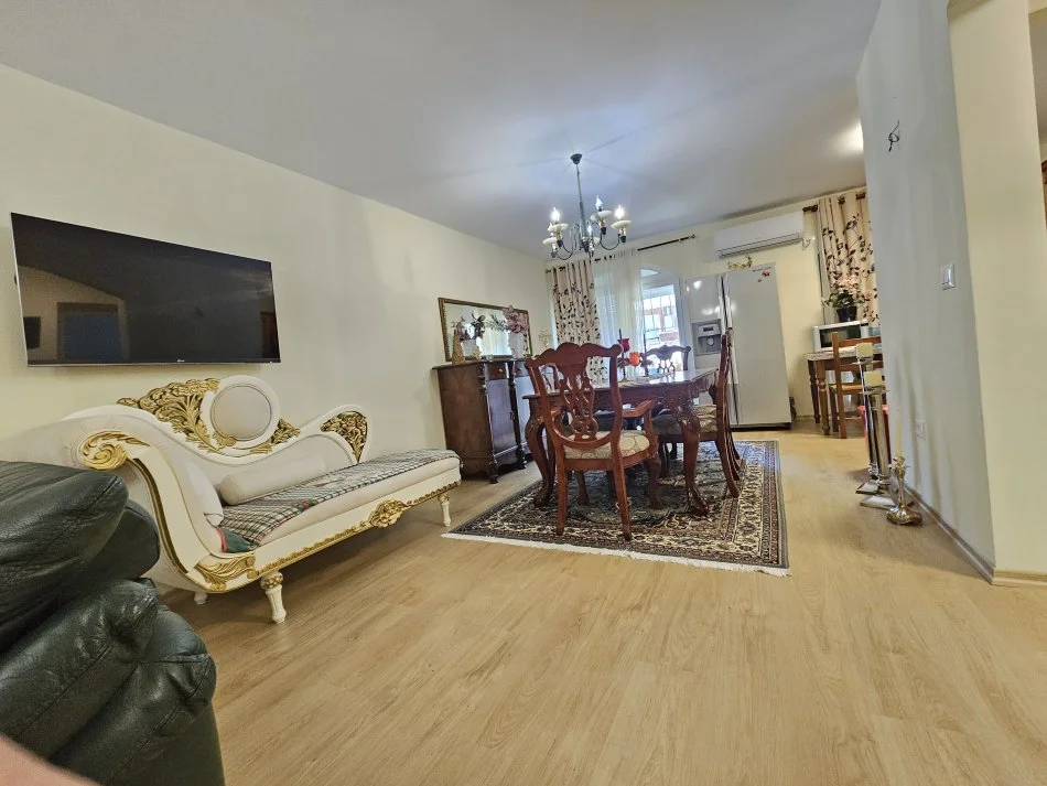 Tirane, shitet apartament 2+1+Ballkon Kati 2, 195.000 € 