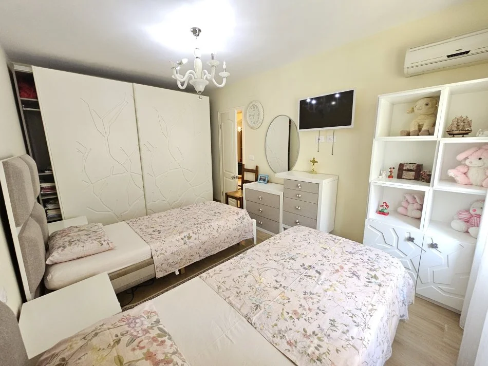 Tirane, shitet apartament 2+1+Ballkon Kati 2, 195.000 € 