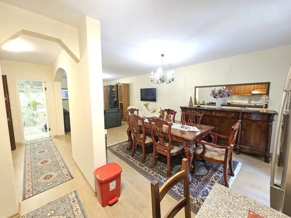 Tirane, shitet apartament 2+1+Ballkon Kati 2, 195.000 € 