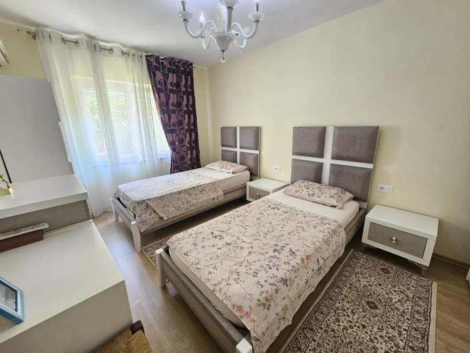 Tirane, shitet apartament 2+1+Ballkon Kati 2, 195.000 € 