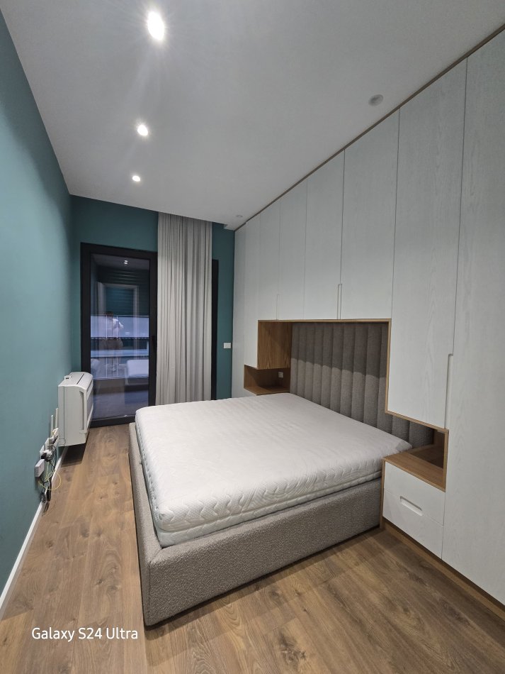 Tirane, jepet me qera apartament 1+1+Ballkon Kati 3, 75 m² 800 € (Kompleksi Delijorgji)