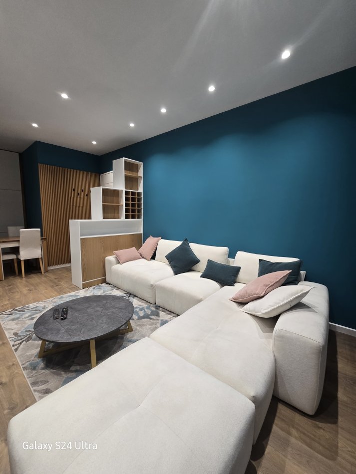 Tirane, jepet me qera apartament 1+1+Ballkon Kati 3, 75 m² 800 € (Kompleksi Delijorgji)