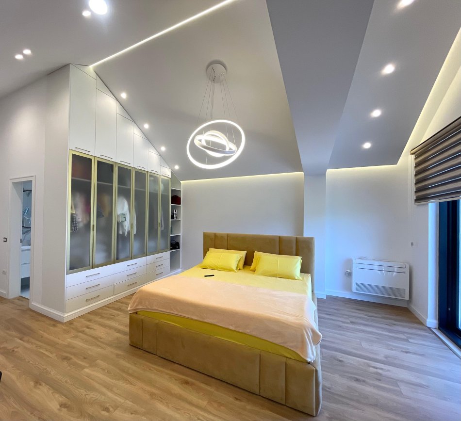 Tirane, jepet me qera apartament 3+1+Aneks+Ballkon Kati 3, 3.500 m² 3.500 € (BERZHIT)