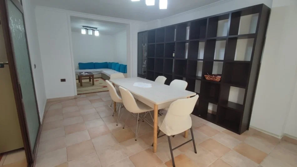Tirane, shitet apartament 3+1+Aneks+Ballkon Kati 3, 100 m² 230.000 € (Bllok)
