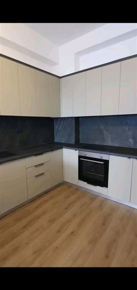 Tirane, jepet me qera apartament 1+1 Kati 5, 450 € (Ali dem)