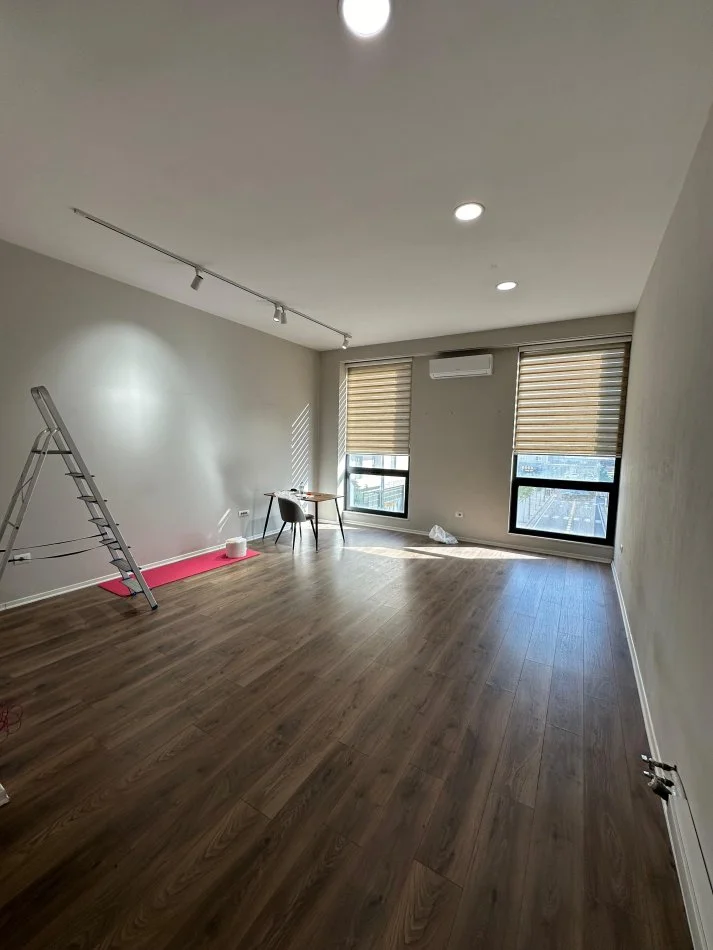 Tirane, jepet me qera zyre Kati 2, 40 m² 400 € (Porcelan)