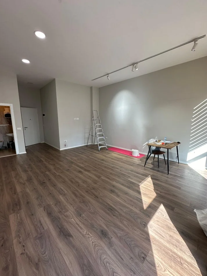 Tirane, jepet me qera zyre Kati 2, 40 m² 400 € (Porcelan)