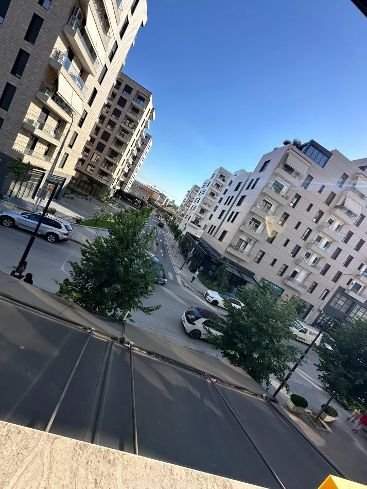 Tirane, jepet me qera zyre Kati 2, 40 m² 400 € (Porcelan)