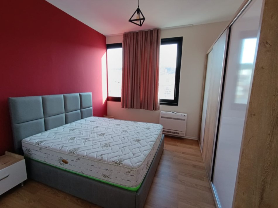 Tirane, jepet me qera apartament 1+1 Kati 9, 50 m² 400 € (Perballe kristal mundesi dhe per airbnb)