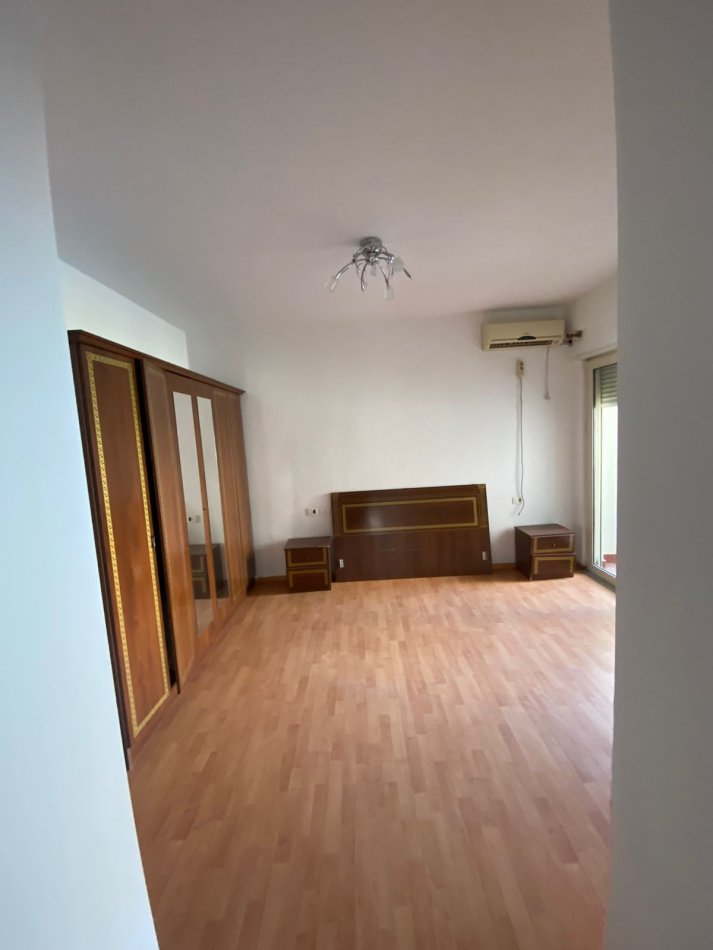 Tirane, jepet me qera apartament 2+1+Aneks+Ballkon Kati 3, 107 m² 600 € (Tek kristal center jepet dhe e mobiluar)