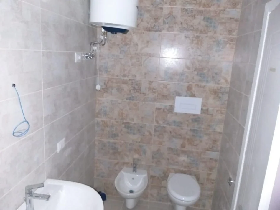 Tirane, jepet me qira apartament 2+1+ post parkimi , 98 m² (Rr.e Dibres) 700€