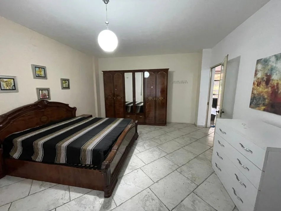 Tirane, jepet me qera apartament 2+1 Kati 1, 140 m² 600 € (Rruga qemal stafa)