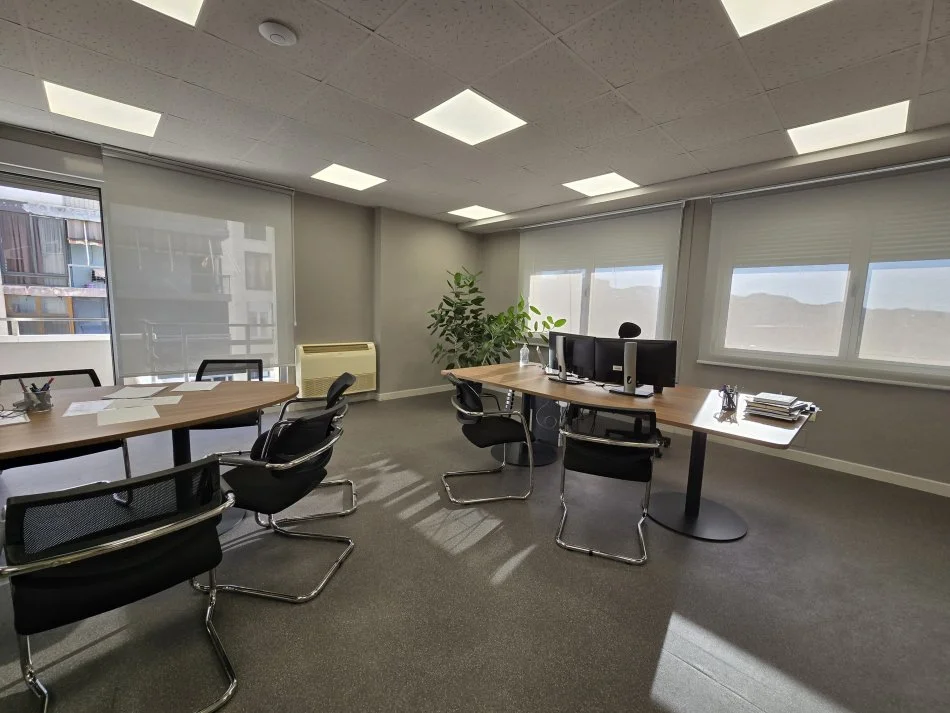 Tirane, jepet me qera zyre Kati 9, 219 m² 3.300 € (Bllok)