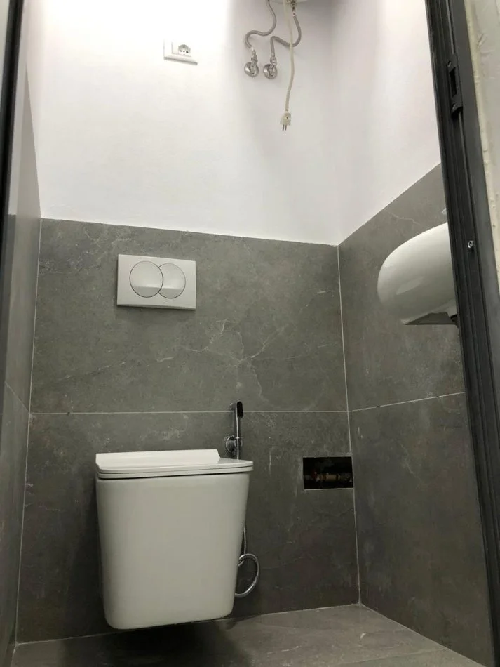 Tirane, jepet me qera dyqan Kati 0, 21 m² 550 € (Riza cerova)