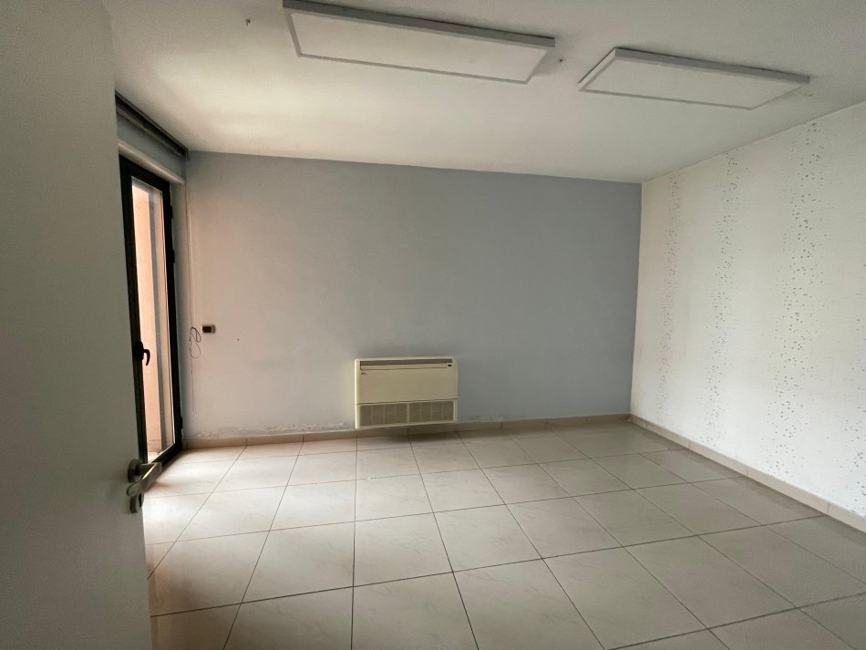 Tirane, jepet me qera ambjent biznesi Kati 2, 300 m² 3.500 € (Mbikalimi Komunes)