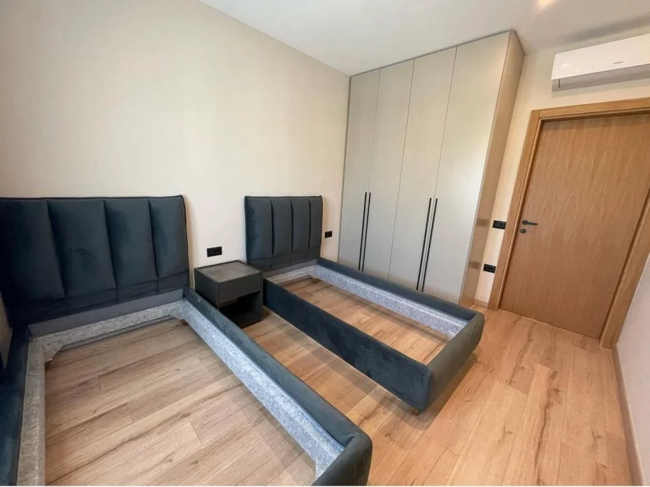 Tirane, jepet me qera apartament 2+1+Ballkon Kati 3, 110 m² 1.000 € (Kopshti botanik)