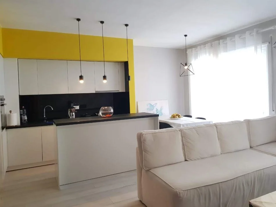 Tirane, jepet me qera apartament 1+1+Ballkon Kati 3, 65 m² 600 € (Komuna parisit pran olimpikut)