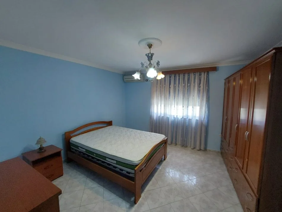 Tirane, jepet me qera apartament 2+1+Ballkon Kati 5, 73 m² 450 € 