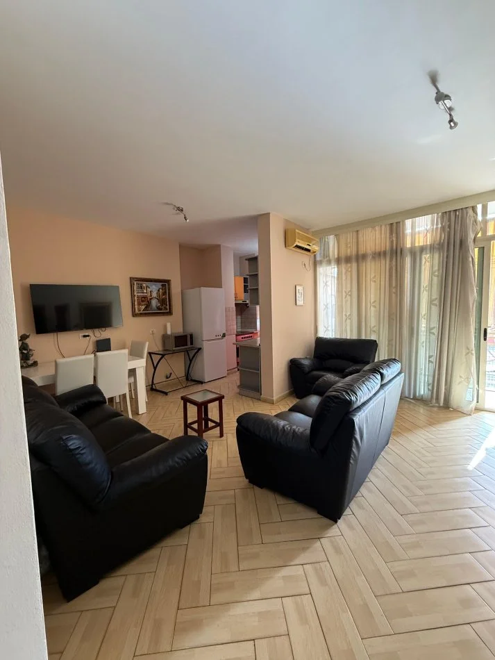 Tirane, jepet me qera apartament 2+1 Kati 5, 80 m² 500 € 