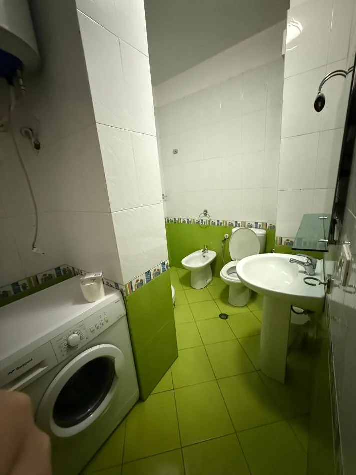 Tirane, jepet me qera apartament 2+1 Kati 5, 80 m² 500 € 