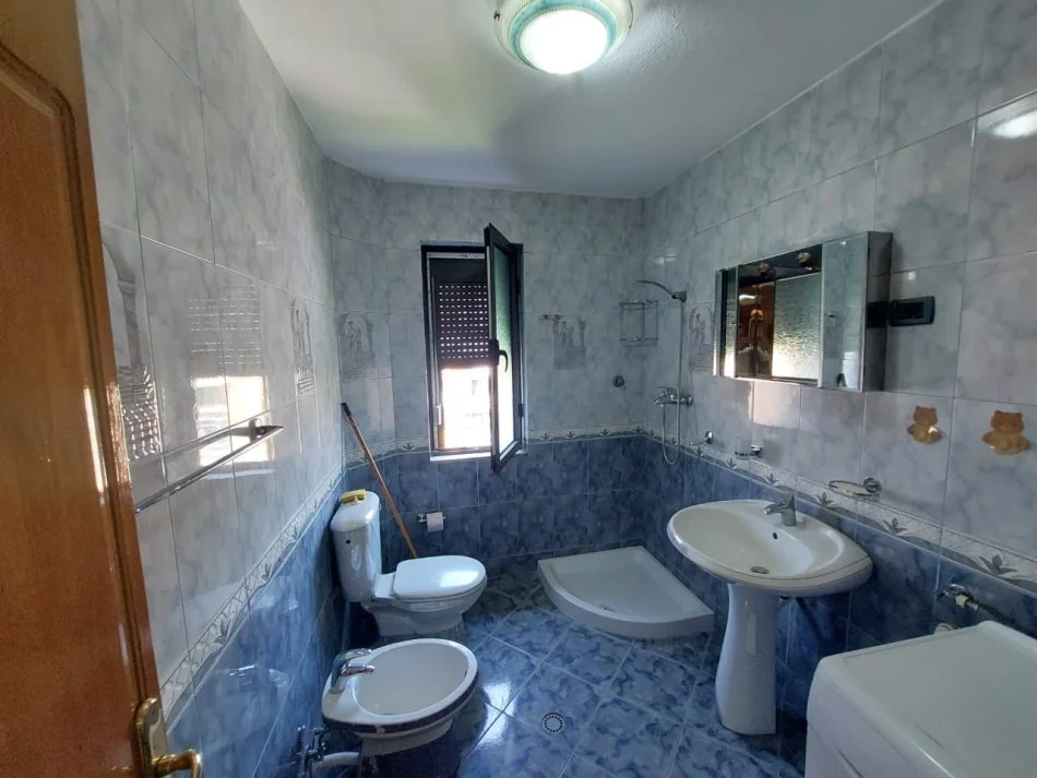 Tirane, jepet me qera apartament 2+1+Ballkon Kati 5, 73 m² 450 € 