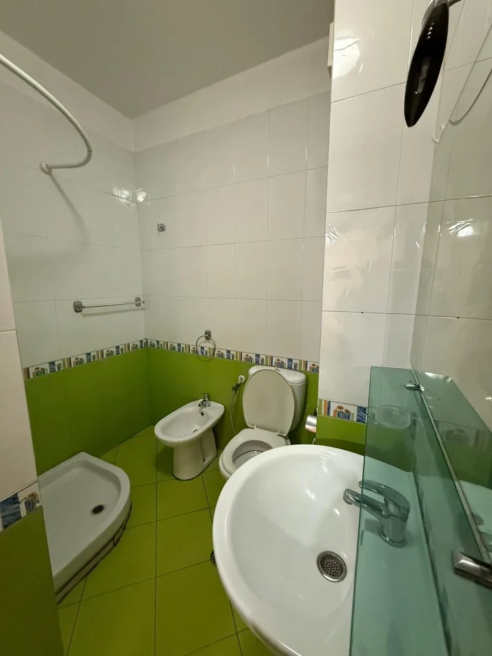 Tirane, jepet me qera apartament 2+1 Kati 5, 80 m² 500 € 